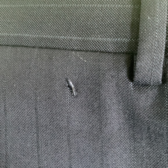 Mens classic dark blue pin stripe 42L suit - Picture 3 of 3